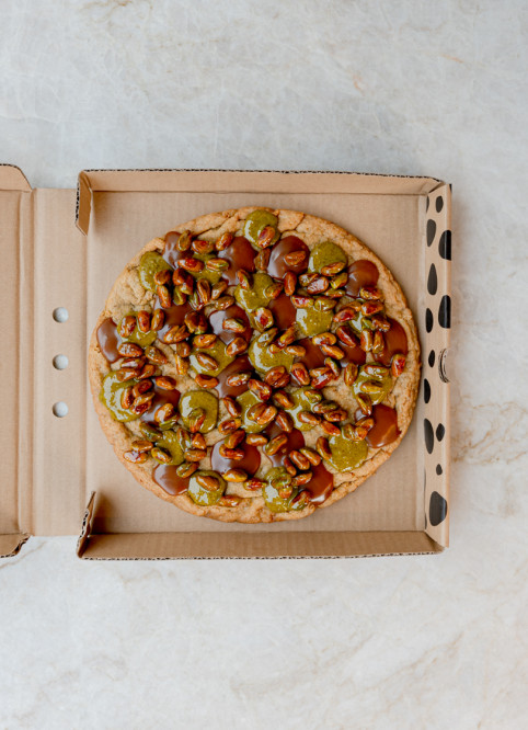 Pistachio Cookie-Pizza