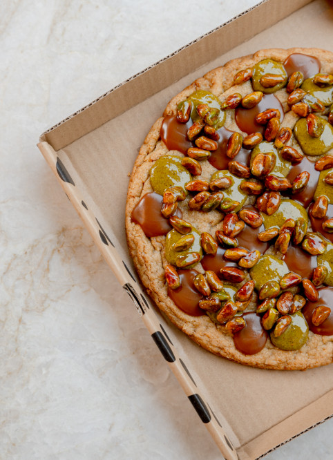 Pistachio Cookie-Pizza