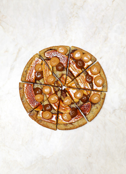 Cookie-Pizza Banana Peanut