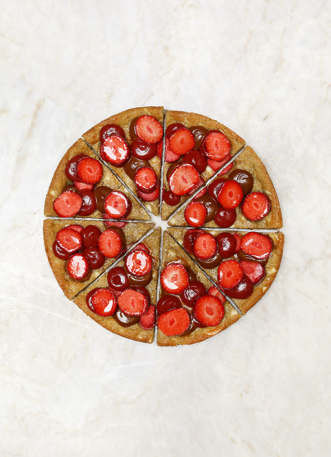 Strawberry Cookie-Pizza