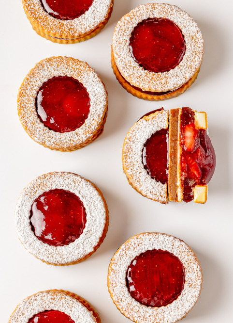 Strawberry Biscuit Trompe l'Œil