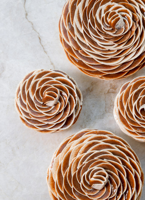 Chestnut Blacurrant Pavlova