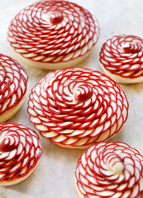 Strawberry Pavlova Flower