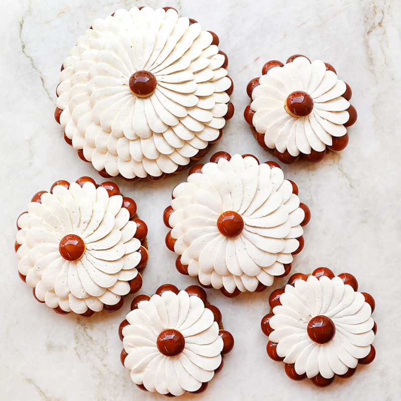 Vanilla Caramel Saint-Honore Flower