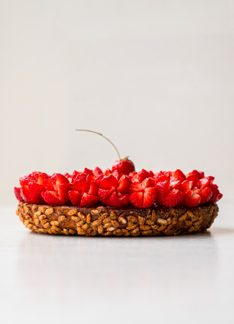 Strawberry cereal tart