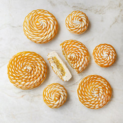 Pavlova Mango Flower