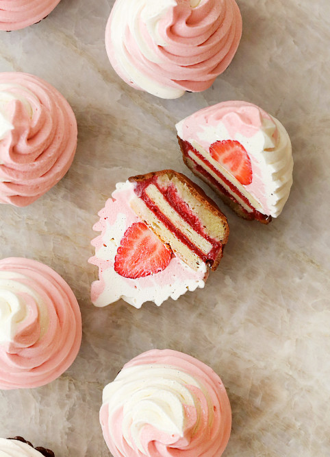 Flower like Strawberry Vanille Ice Cream