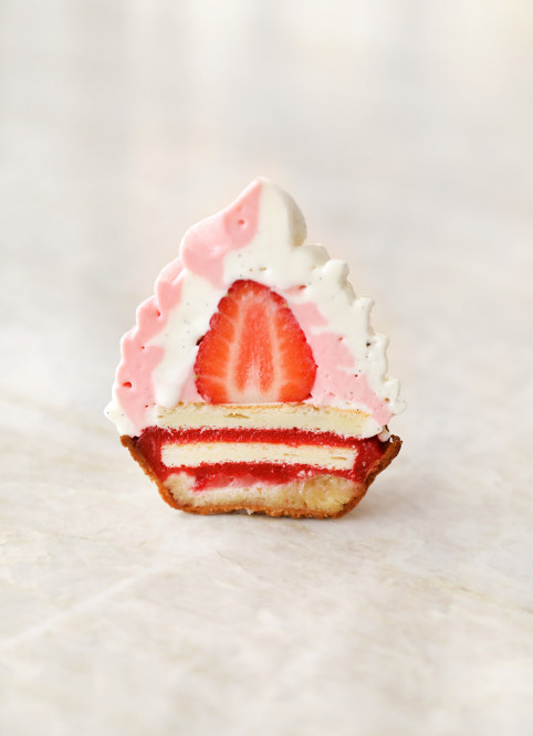 Flower like Strawberry Vanille Ice Cream